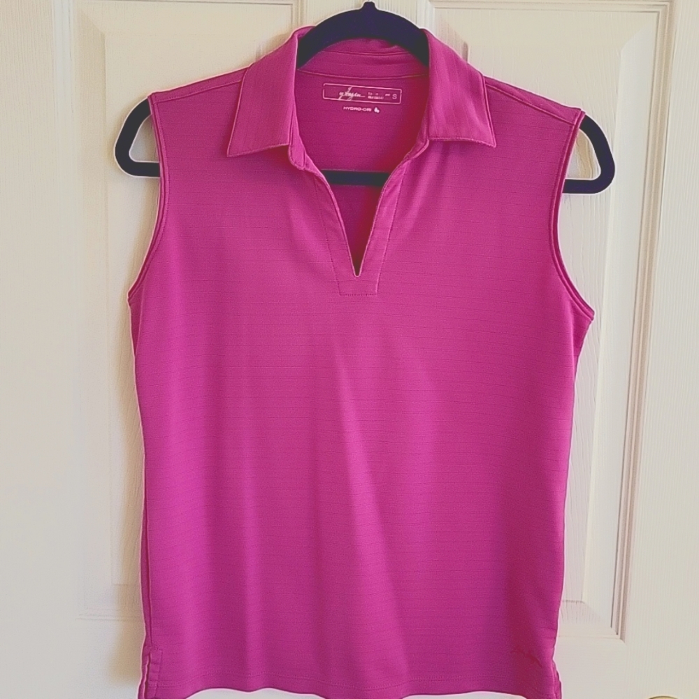 Sleeveless golf shirt